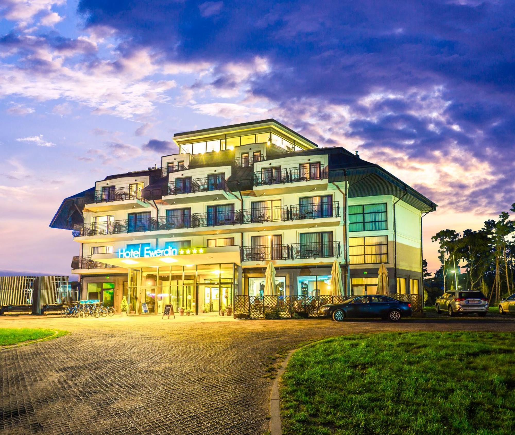 Hotel Ewerdin 슈비노우이스쳬 외부 사진